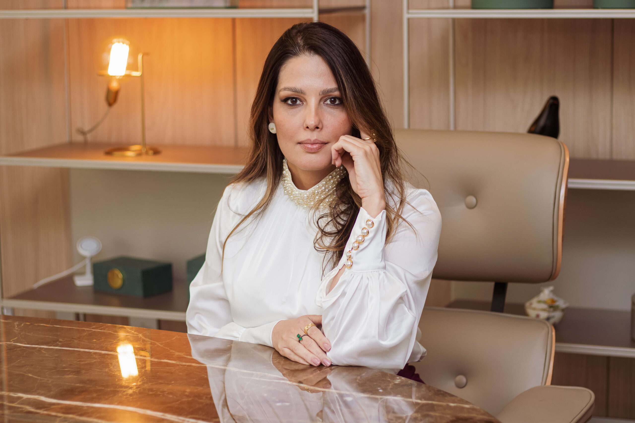 Dra. Livia Lyra no consultório da clínica